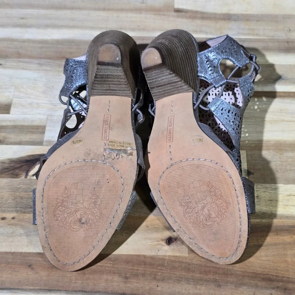 Vince Camuto Sandal Perforated Laser‎ Cut Metallic Pewter Block Heel 7M Shimmer